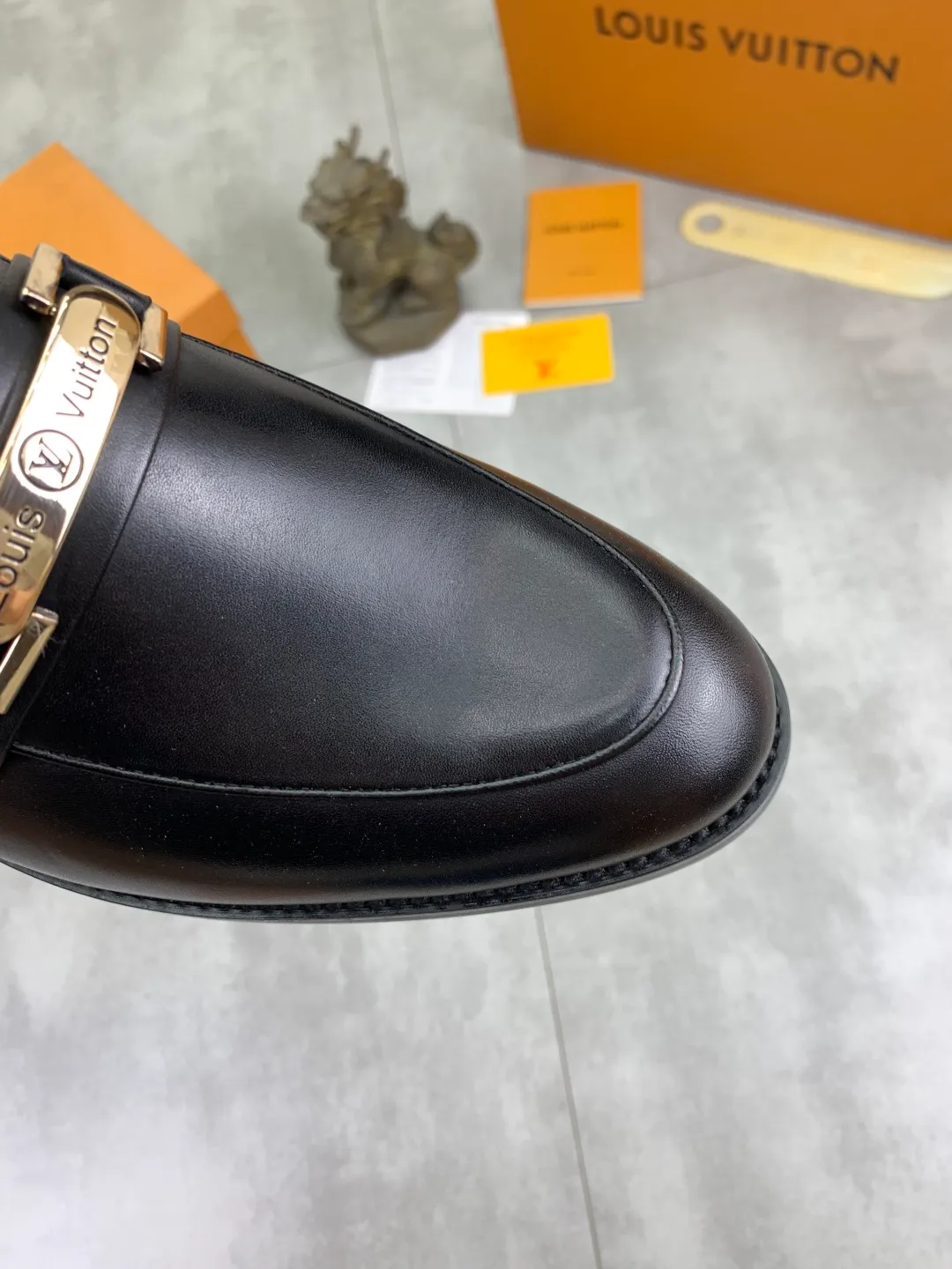 Men's Men's Shoes 💰P420 [New Style] 💰Yangli💎💎💎[Louis Vuitton] LV high-end men's formal business leather shoes, original order 1:1! Original imported calfskin, original metal buckle, imported sheepskin lining for feet, original outsole, men's shoe size: 39-45 (38.46 customized) black optional